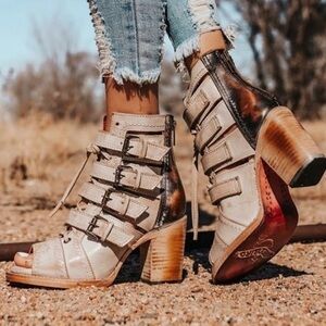 Freebird Braeden Taupe Size 10 BN